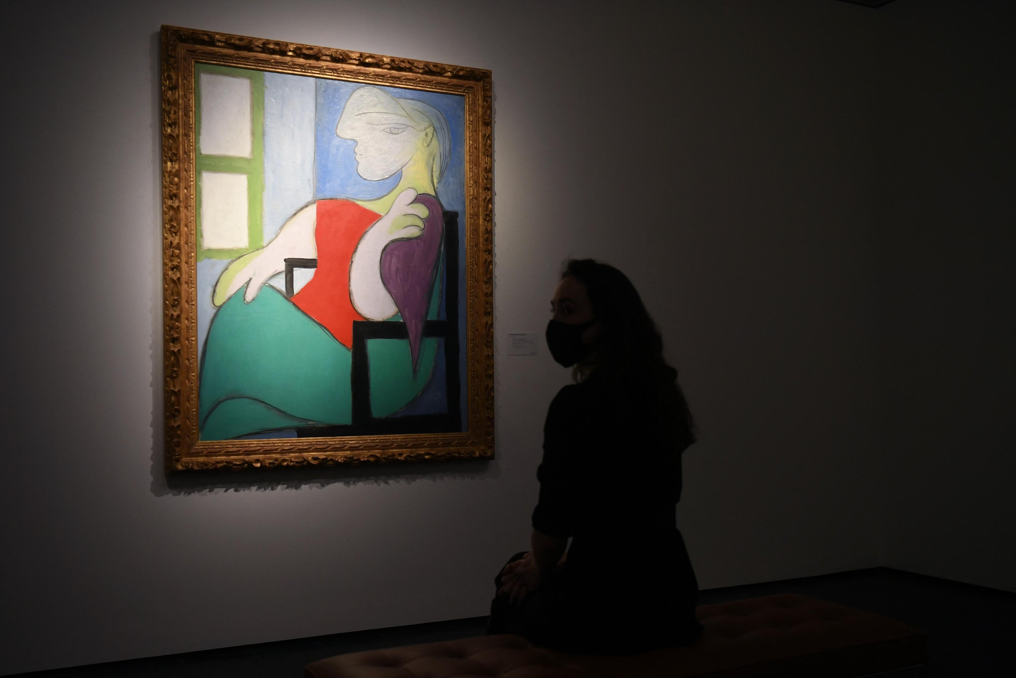 A pintura "Mulher sentada junto a uma janela (Marie-Therese)" foi vendida por 90 milh&otilde;es de d&oacute;lares, que subiram para US$ 103,4 milh&otilde;es com taxas e comiss&otilde;es adicionadas