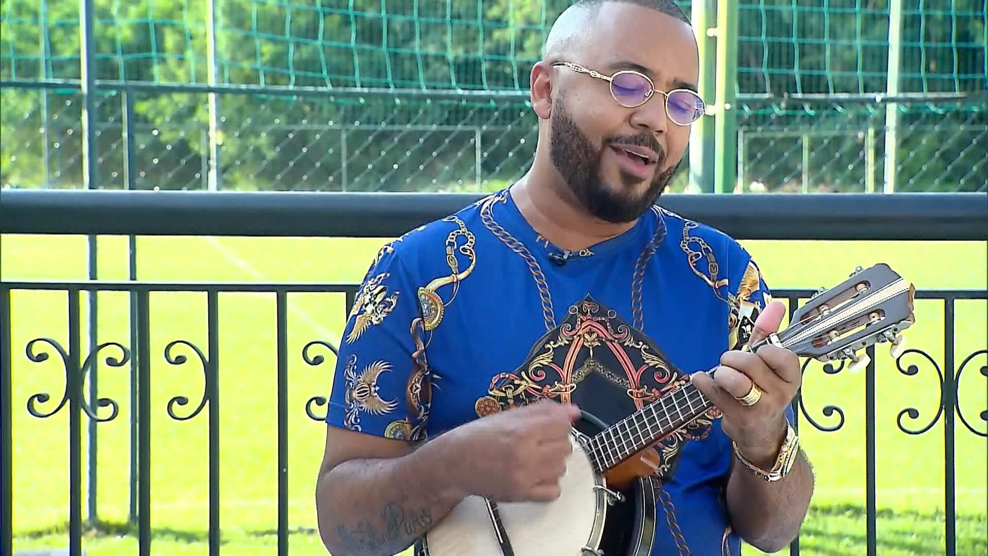O Domingo Espetacular desta semana exibe uma entrevista exclusiva com o cantor Dudu Nobre