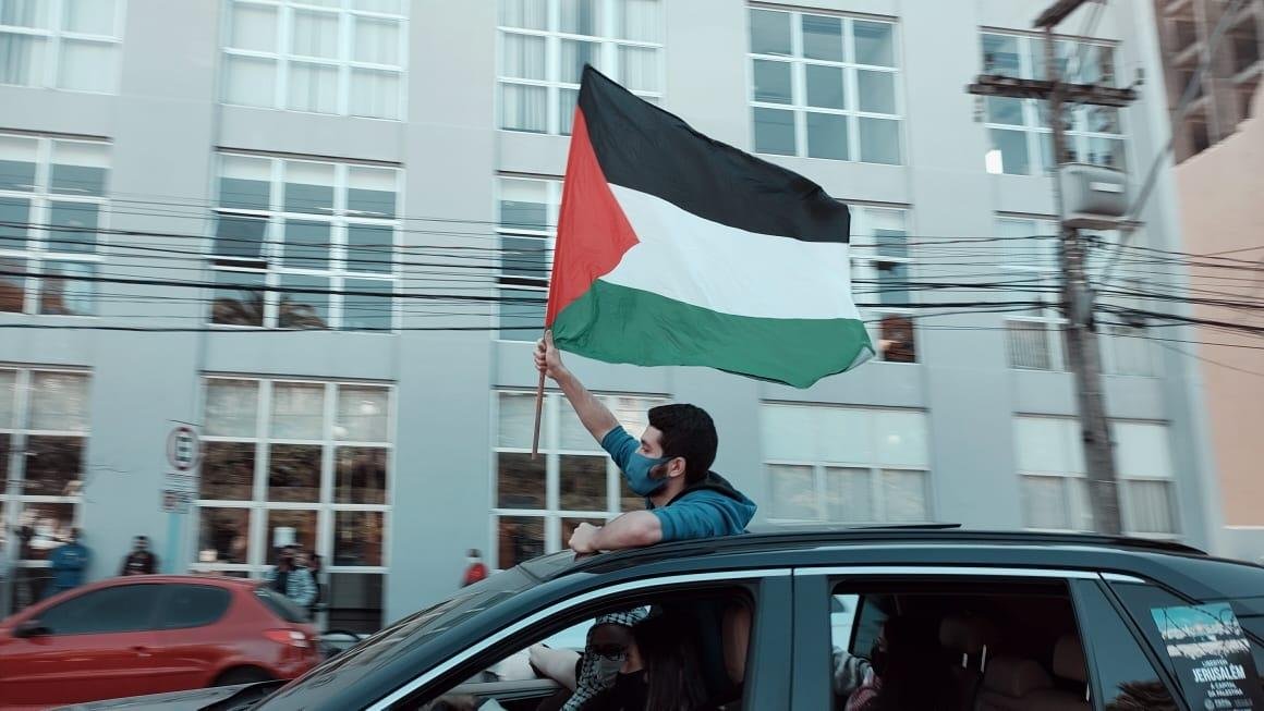 Cerca de 60 ve&iacute;culos participaram da carreata