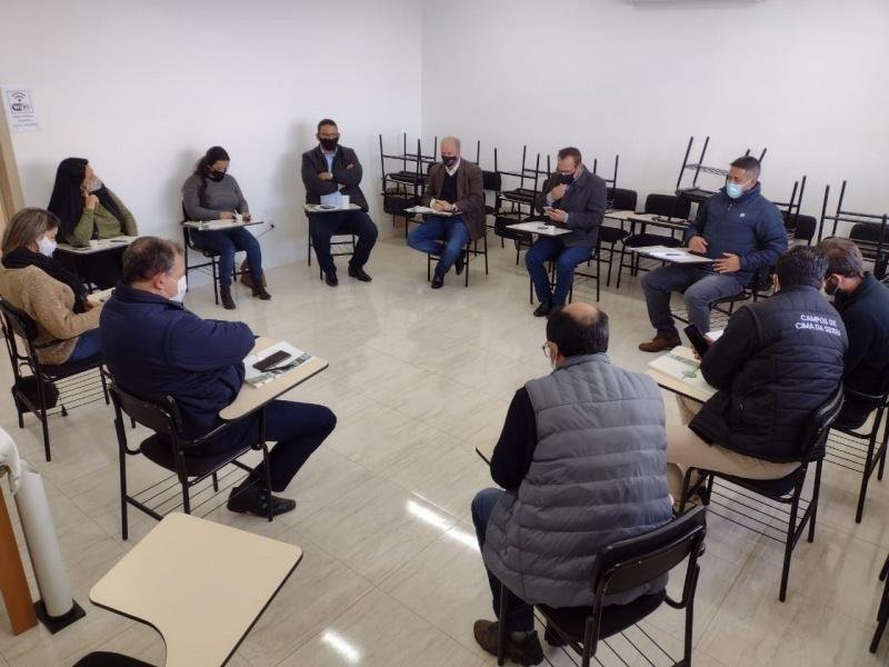 Nesta segunda-feira os prefeitos que fazem parte da Amucser fizeram reuni&atilde;o extraordin&aacute;ria