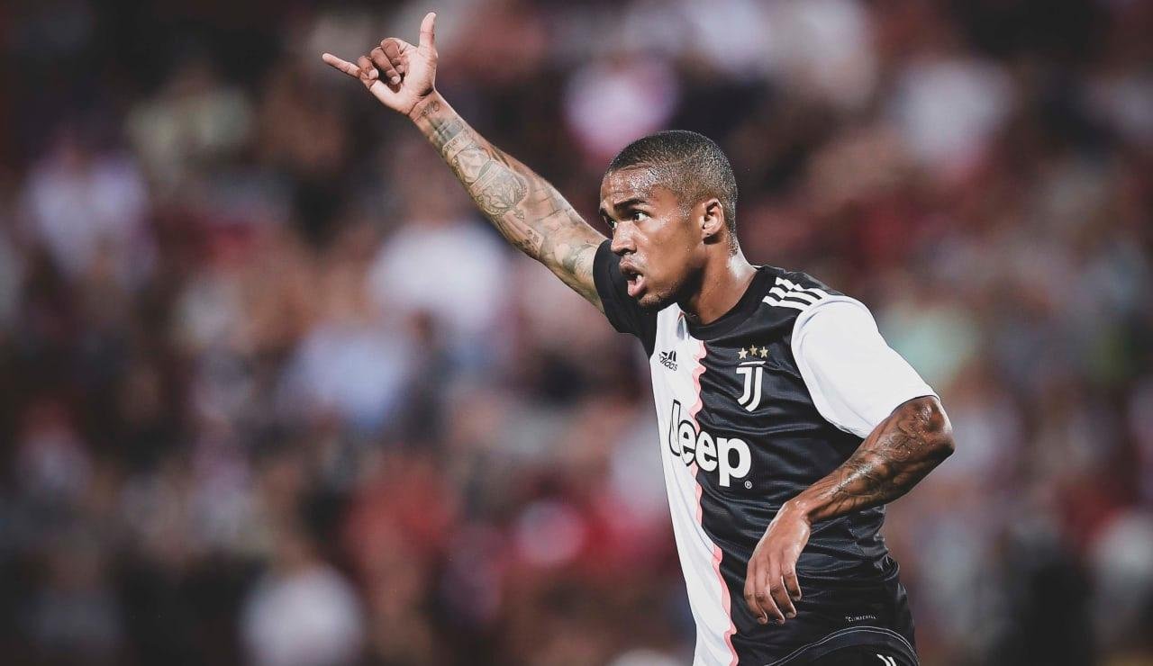 Segue o impasse entre o empres&aacute;rio e o Juventus sobre a libera&ccedil;&atilde;o de Douglas Costa para assinar com o Gr&ecirc;mio