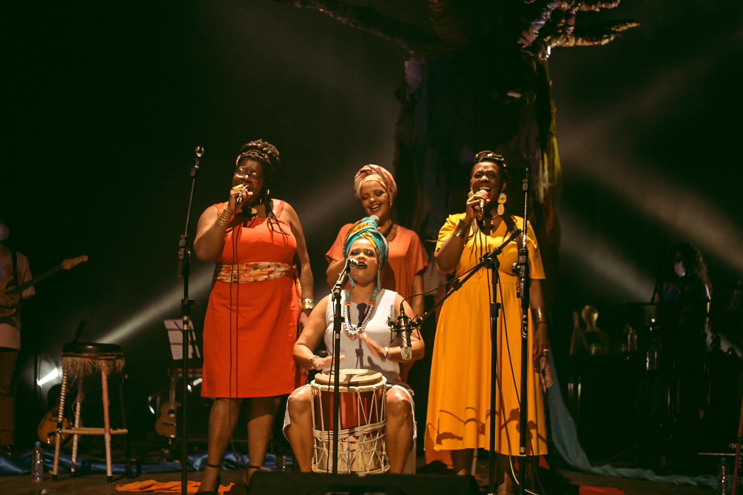 Marietti Fialho, Loma, Glau Barros e Nina Fola (sentada) encabe&ccedil;am o projeto