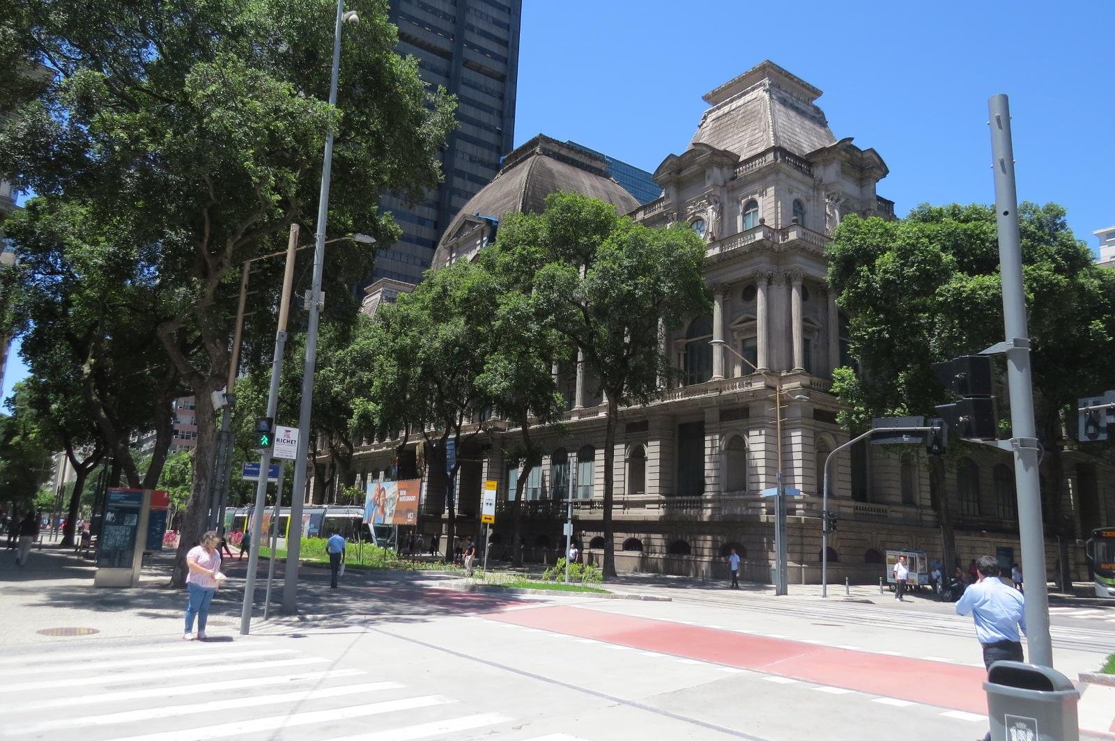Vista lateral do Museu Nacional de Belas Artes no Rio de Janeiro, que promove atividades na Semana dos Museus