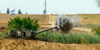 Um tanque Merkava israelense dispara em direção à Faixa de Gaza a partir de uma posição ao longo da fronteira com o enclave palestino em 20 de maio de 2021