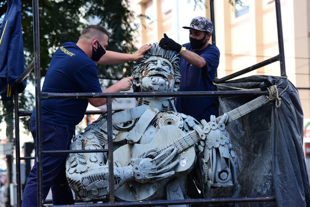 Monumento em homenagem a Teixerinha come&ccedil;ou a ser recuperado na segunda-feira