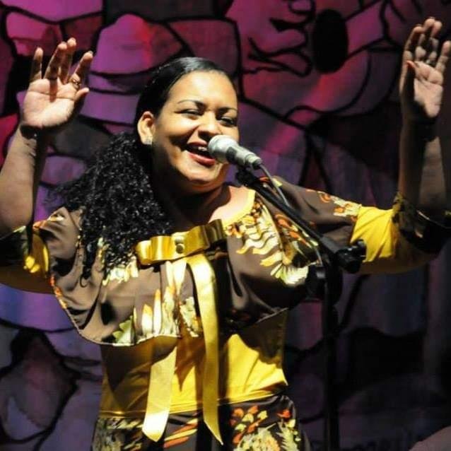 Liliana, 43 anos, &eacute; declamadora, radialista, apresentadora, mestre de cerim&ocirc;nias, ativista cultural e vice-presidente do Conselho Estadual de Cultura.