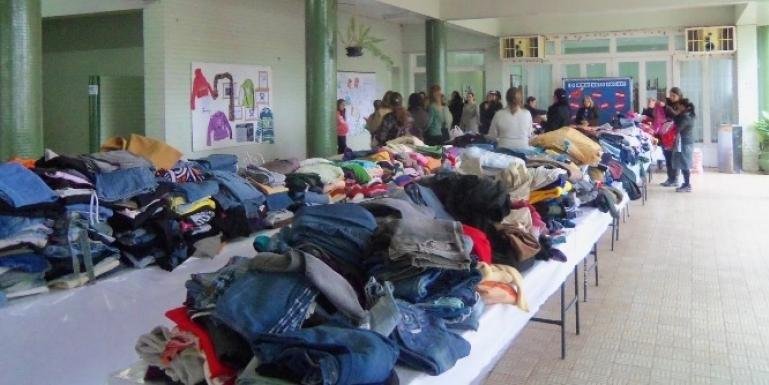 O repasse de agasalhos, utilizando sobras do ano passado, j&aacute; come&ccedil;ou por meio dos CRAS