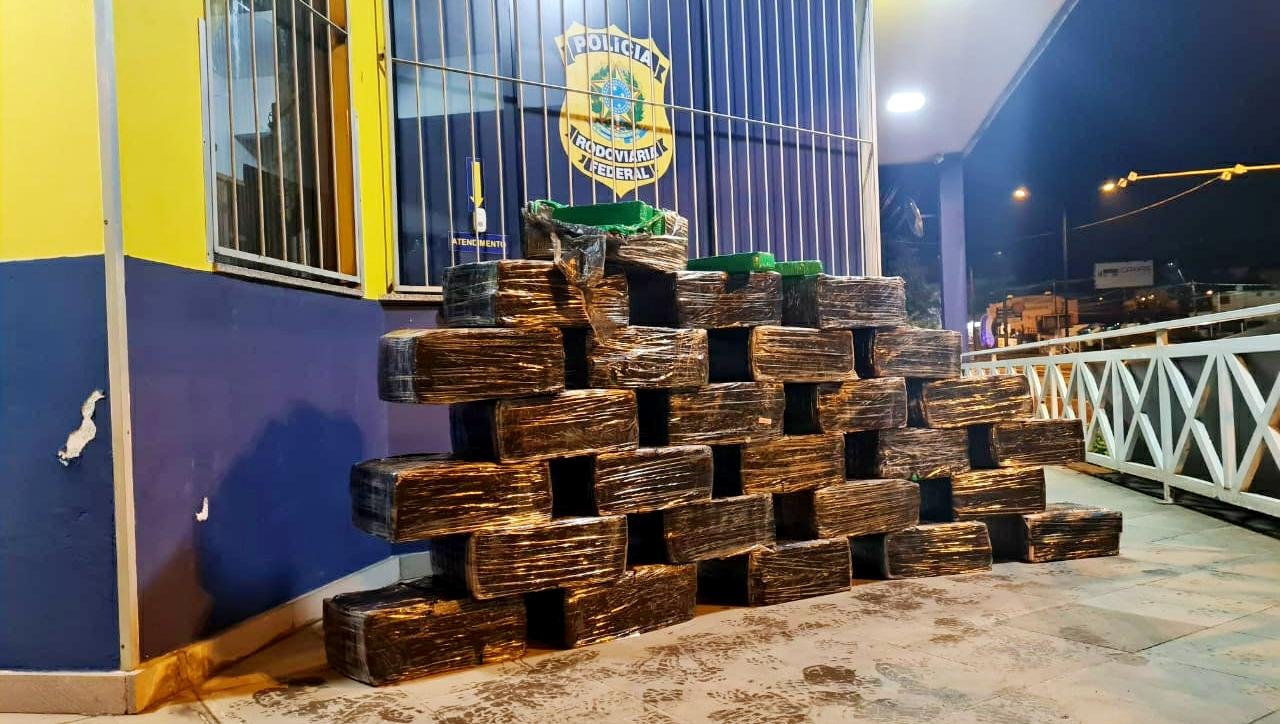 Um casal de namorados, vindos do Paran&aacute;, foram presos