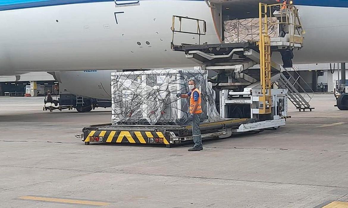 Fiocruz alcan&ccedil;a com mais essa remessa a marca de 41,1 milh&otilde;es de vacinas disponibilizadas no PNI