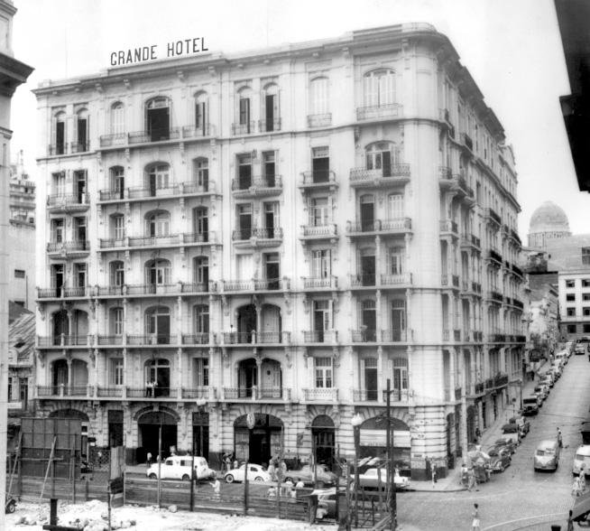 O Grande Hotel ficava nas esquinas da Rua da Praia e Caldas Jr.