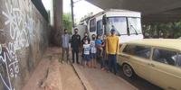 Família de Gilmar Braz mora em ônibus adaptado
