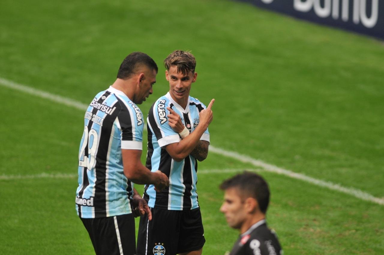 Diego Souza deu o passe para o gol de Ferreira nos descontos do primeiro tempo