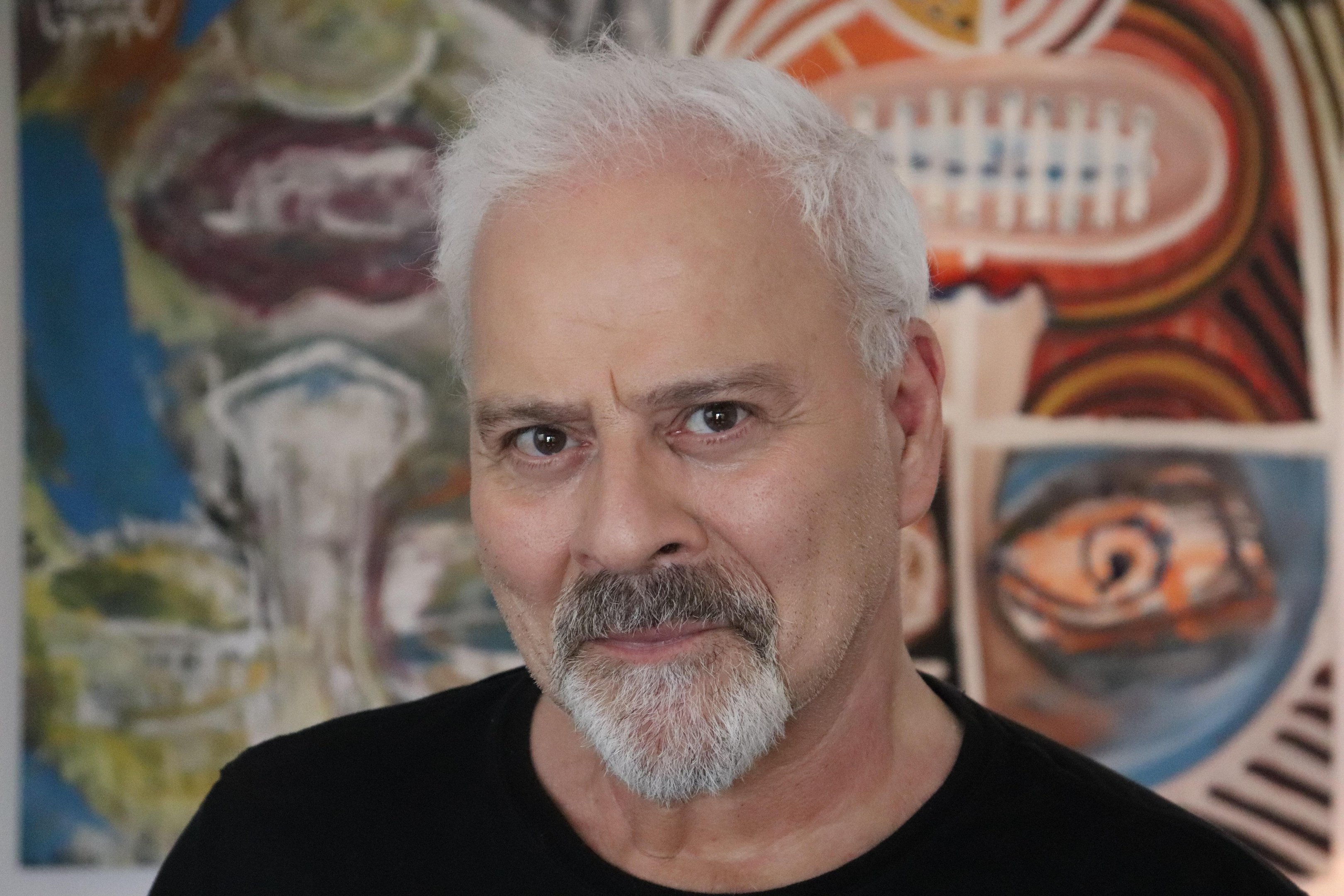 Oscar Simch dirige e atua no espet&aacute;culo "Curiosa Mente", de 7 a 9 de junho, &agrave;s 20h