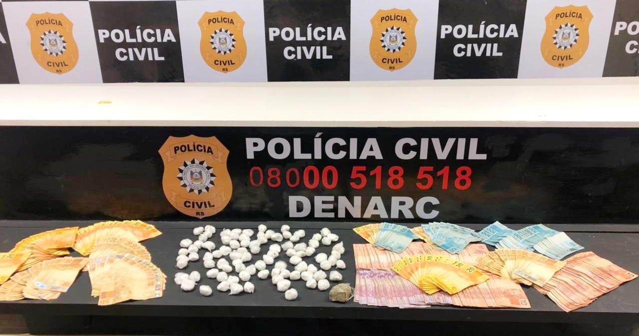 Droga e valores estavam em ve&iacute;culo abordado no bairro Vila Tr&ecirc;s Marias