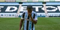 O Grêmio vive um momento em que precisa de soluções imediatas e não parece ser Douglas Costa