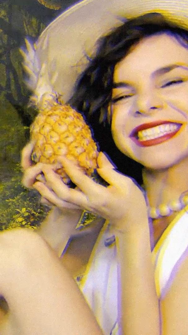 Atriz Sissi Venturim em &ldquo;Para&iacute;so Afogado&rdquo;, montagem com texto de Thomas K&ouml;ck