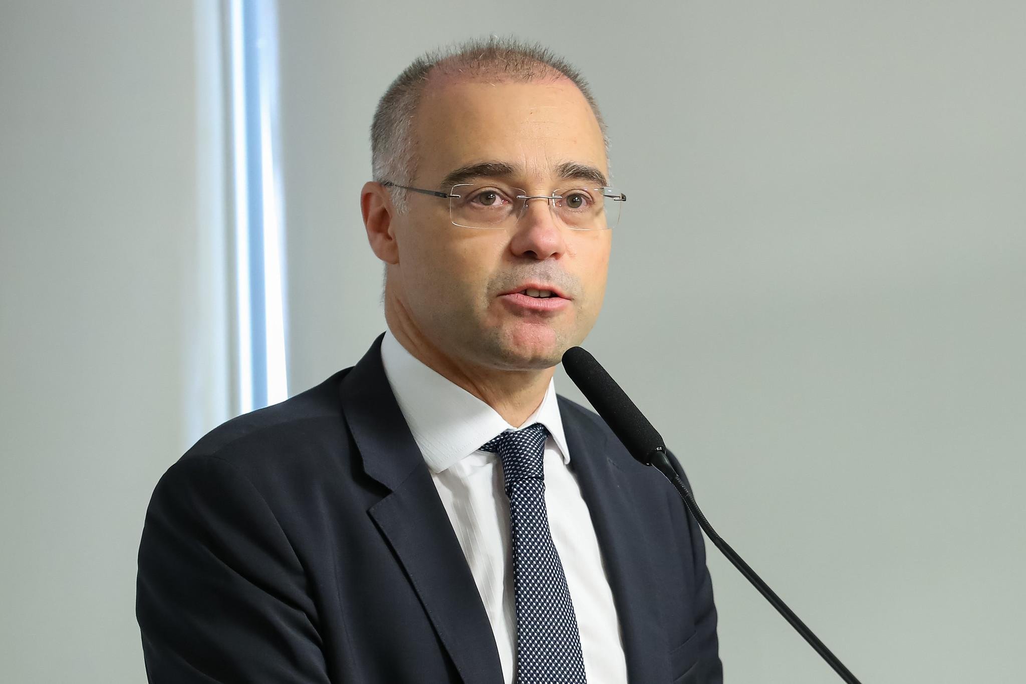Andr&eacute; Mendon&ccedil;a entrar&aacute; com nova a&ccedil;&atilde;o no STF contra medidas restritivas de governadores