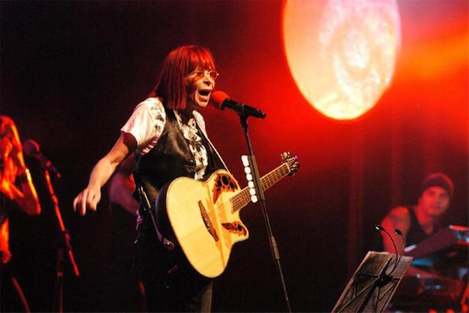 Rita Lee foi diagnosticada com um c&acirc;ncer no pulm&atilde;o
