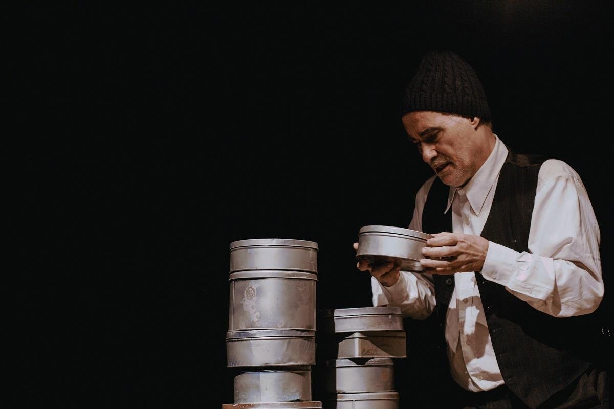 Ator Paulo Flores em &ldquo;Quase Corpos &ndash; Epis&oacute;dio 1: a &Ugrave;ltima Grava&ccedil;&atilde;o&rdquo;