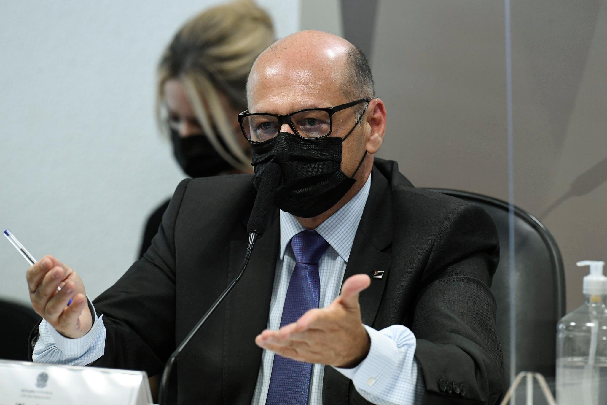 Diretor do Butantan responder a uma bateria de perguntas do senador Eduardo Gir&atilde;o sobre a efic&aacute;cia do imunizante