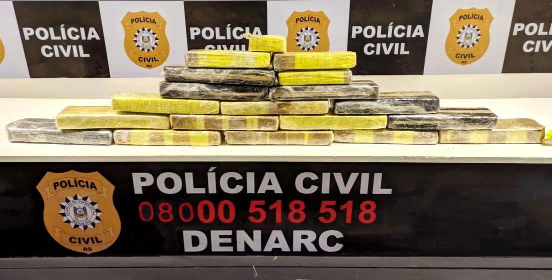 Entorpecente estava em carro com placas clonadas e roubado