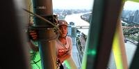 Escalada em torre virou atração turística na China