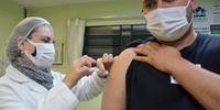 Aplicações só disponibilizam doses de imunizante da Fiocruz