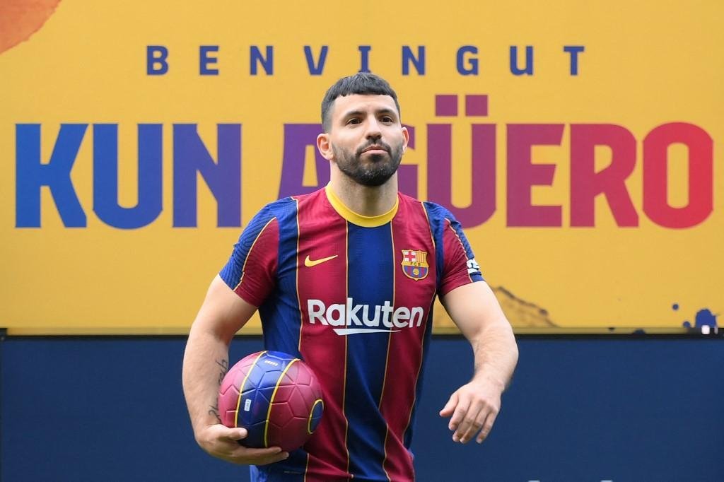 Barcelona foi o &uacute;ltimo clube de Ag&uuml;ero antes da aposentadoria