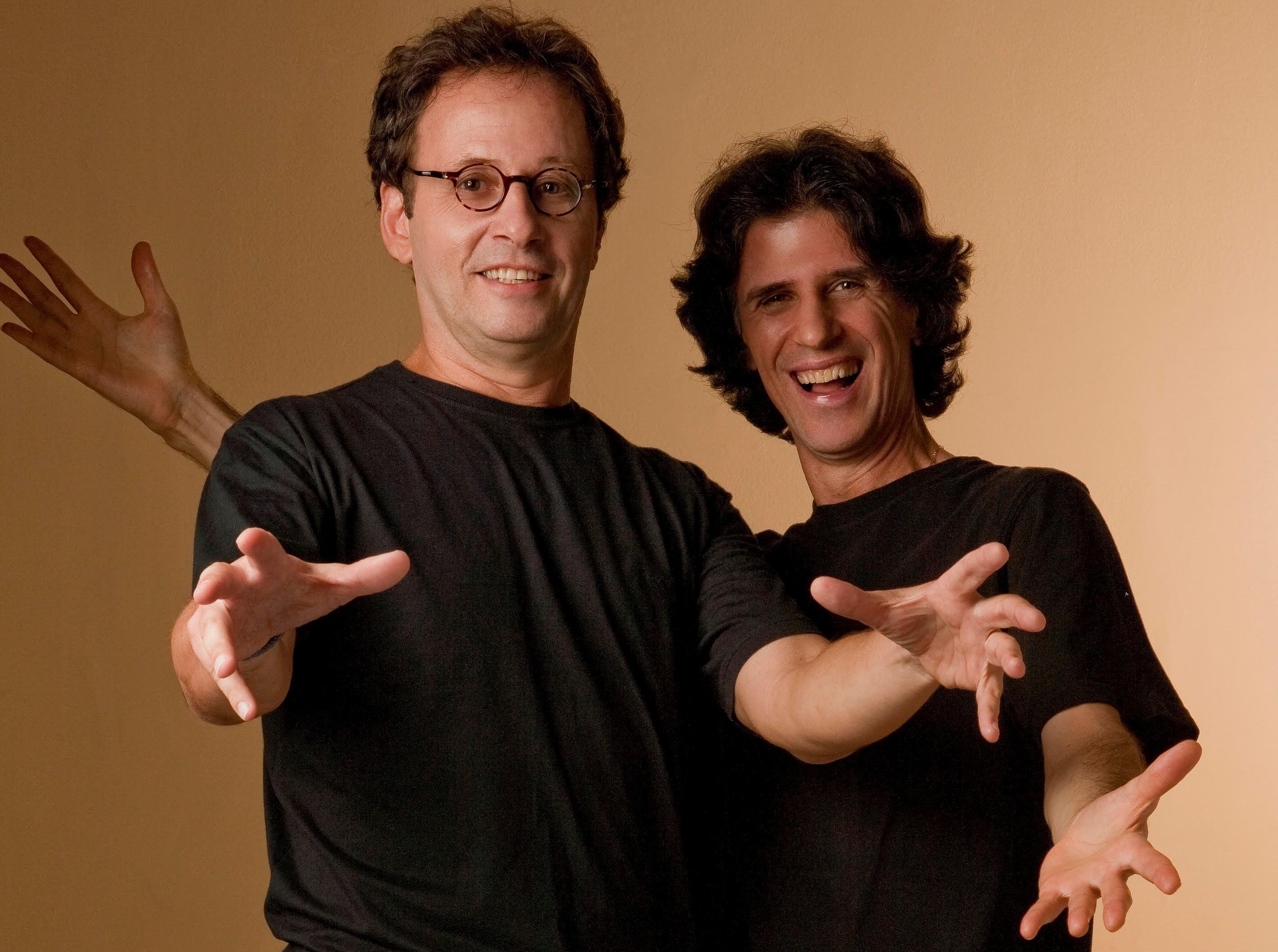 Kleiton e Kledir tocam hits como &ldquo;Deu pra ti&rdquo;, &ldquo;Maria Fuma&ccedil;a&rdquo;, &ldquo;Vira virou&rdquo;, &ldquo;Paix&atilde;o&rdquo; e &ldquo;Nem Pensar&rdquo; em show ao vivo no Teatro Claro Rio