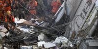 Desabamento de prédio de quatro andares em Rio das Pedras, zona oeste do Rio, matou pai e a filha de três anos, além de ferir a mãe da menina
