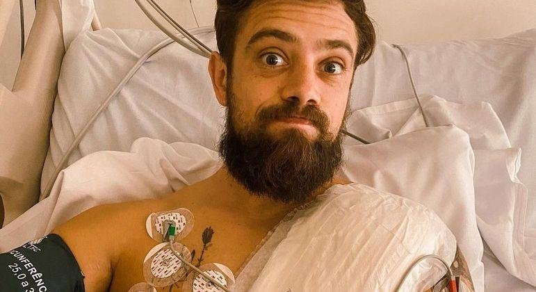 Portador de uma miocardiopatia hipertr&oacute;fica cong&ecirc;nita, artista teve implantado um desfibrilador card&iacute;aco