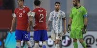 Argentinos jogaram com foto de Maradona na camisa