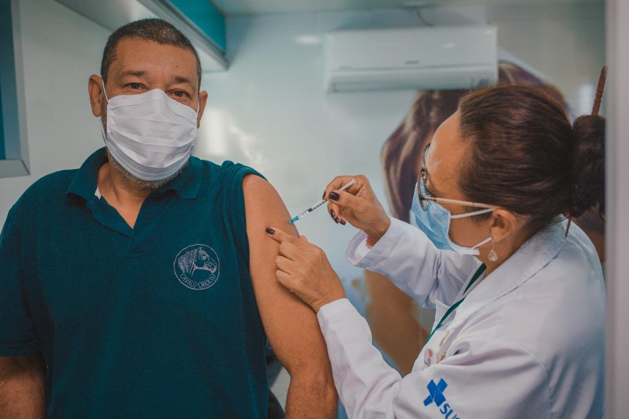 Canoas avan&ccedil;a a vacina&ccedil;&atilde;o para pessoas com 57 anos ou mais