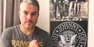 Emersson Ramone j&aacute; foi baixista de bandas ga&uacute;chas como a Ratos de Saloon