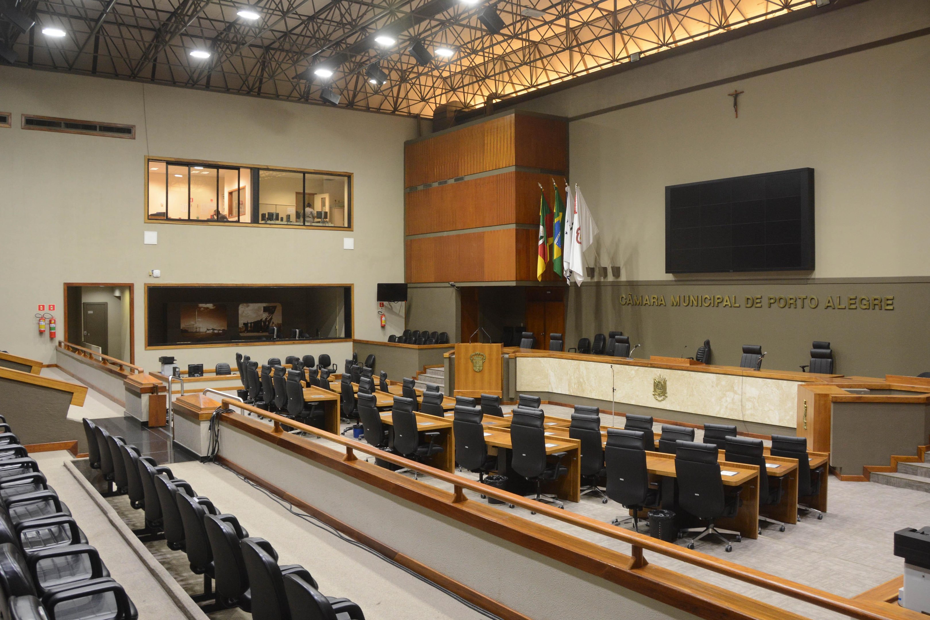 Melo n&atilde;o solicitar&aacute;, pelo menos por ora, urg&ecirc;ncia na an&aacute;lise das propostas
