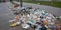 Acúmulo de resíduos vem sendo registrado desde terça-feira em Porto Alegre
