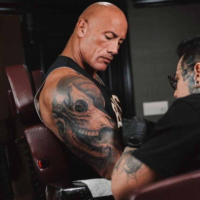 "A nova evolu&ccedil;&atilde;o da tatuagem est&aacute; quase completa", contou o ator