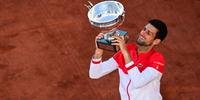 O sérvio Novak Djokovic venceu o grego Stefanos Tsitsipas, por 6-7 (6/8 ), 2-6, 6-3, 6-2, 6-4, e conquistou o Torneio Roland Garros