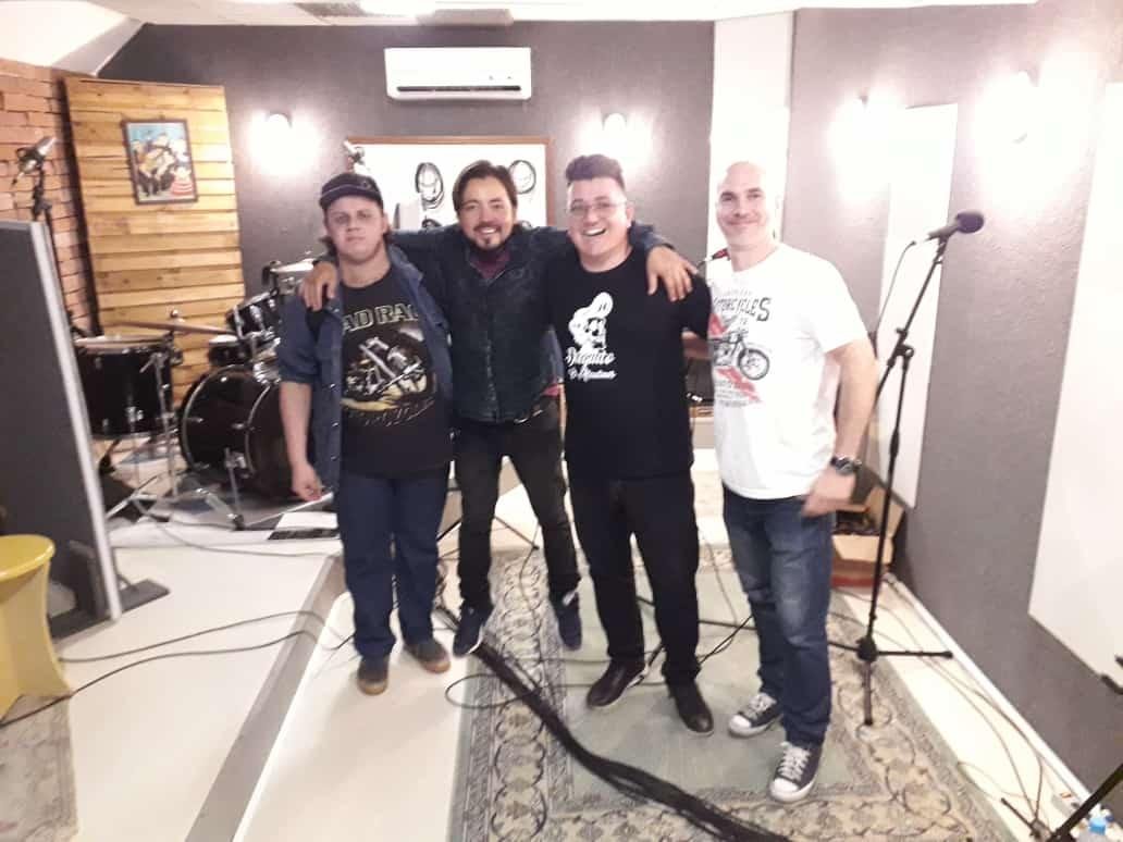 Quarteto tem como principais influ&ecirc;ncias &iacute;cones do Rock'n'roll e Country
