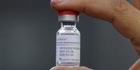 Vacina produzida por laboratório da China custaria 17 dólares por dose