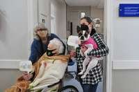Pacientes e funcionários do Beneficência Portuguesa receberam a visita de cães do projeto Pet Terapia da UniRitter