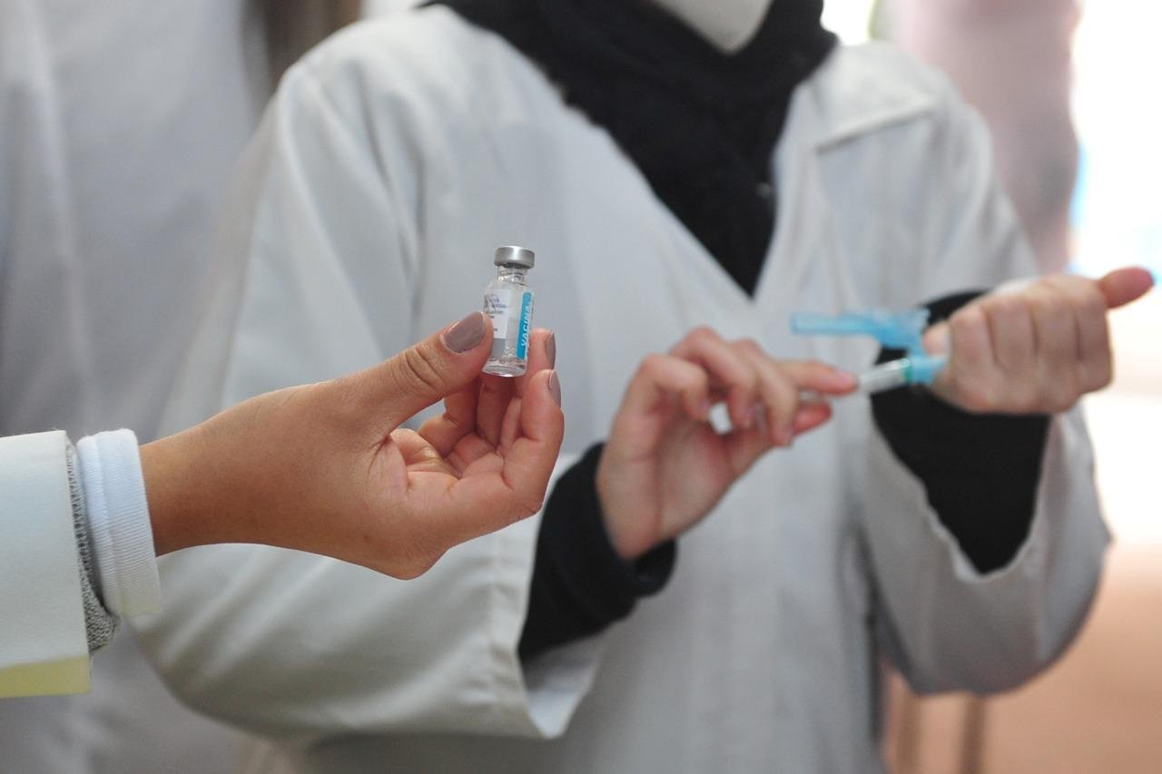 Aplica&ccedil;&atilde;o das doses da Pfizer ocorre em oito unidades de sa&uacute;de das 8h &agrave;s 15h