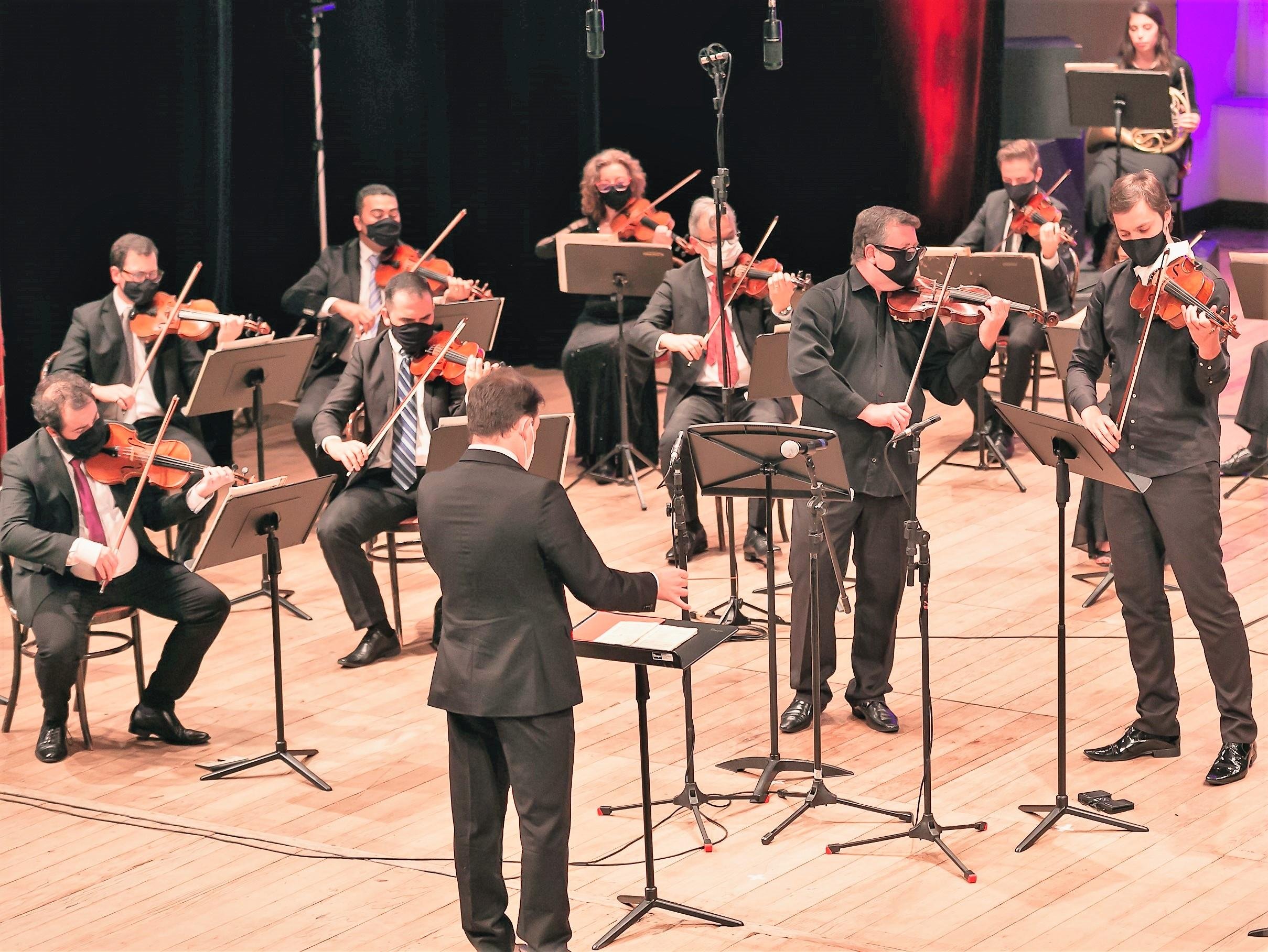 Apresenta&ccedil;&atilde;o presencial e online da Orquestra Theatro S&atilde;o Pedro, sob reg&ecirc;ncia de Evandro Matt&eacute;