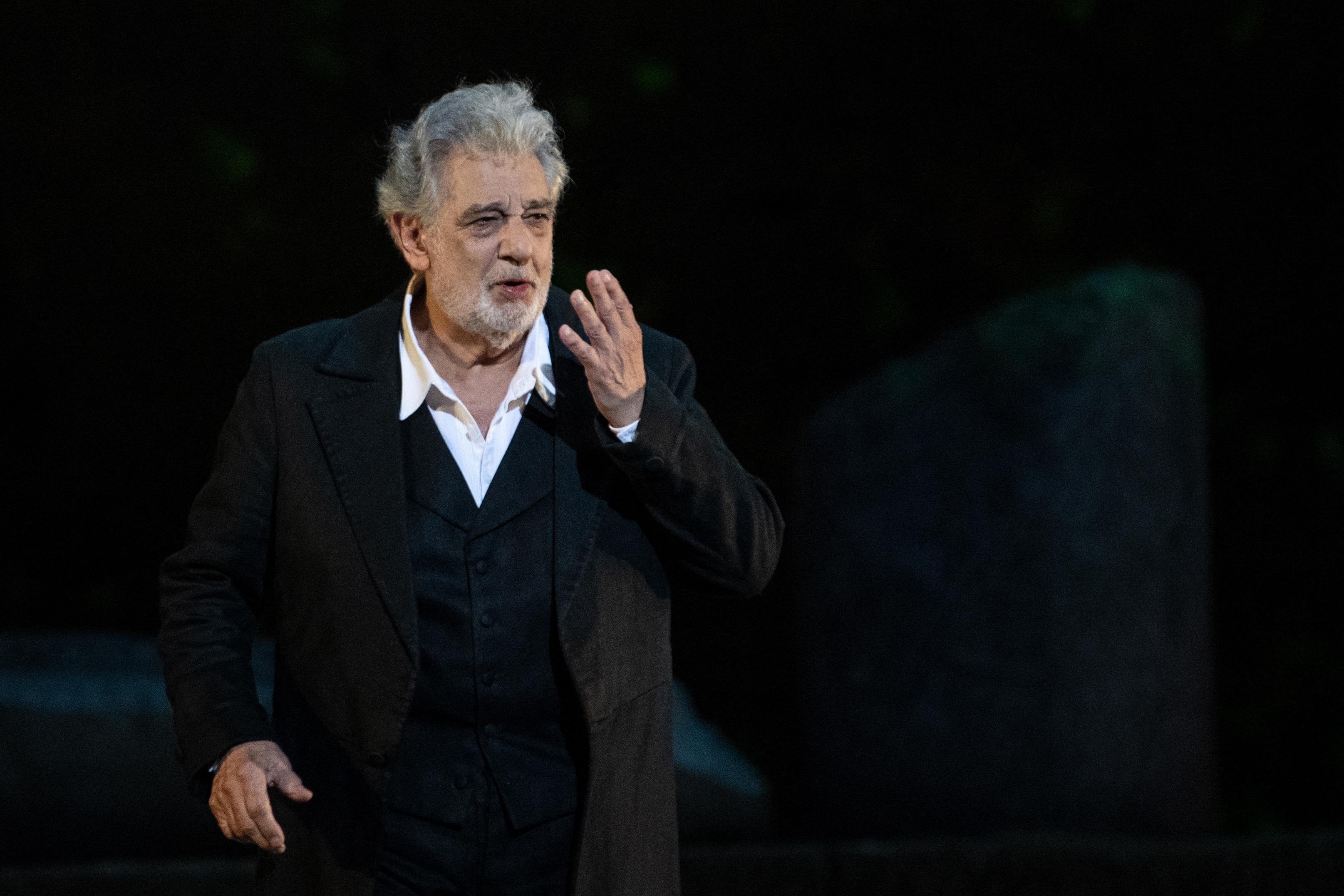 Em uma reportagem investigativa da Associated Press (AP) de 2019, Pl&aacute;cido Domingo foi acusado de ass&eacute;dio sexual por 20 mulheres