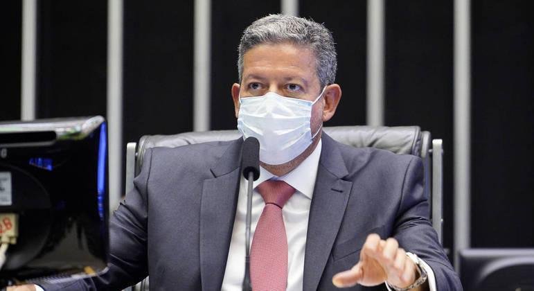 O presidente da C&acirc;mara, Arthur Lira, disse que melhor maneira de ajudar o Brasil &eacute; manter o Congresso funcionando