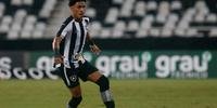 Lateral Paulo Victor, de 20 anos, do Botafogo, é um dos alvos do Inter para reforçar o elenco de Diego Aguirre
