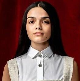 A atriz e cantora Rachel Zegler &eacute; conhecida por suas extraordin&aacute;rias habilidades vocais