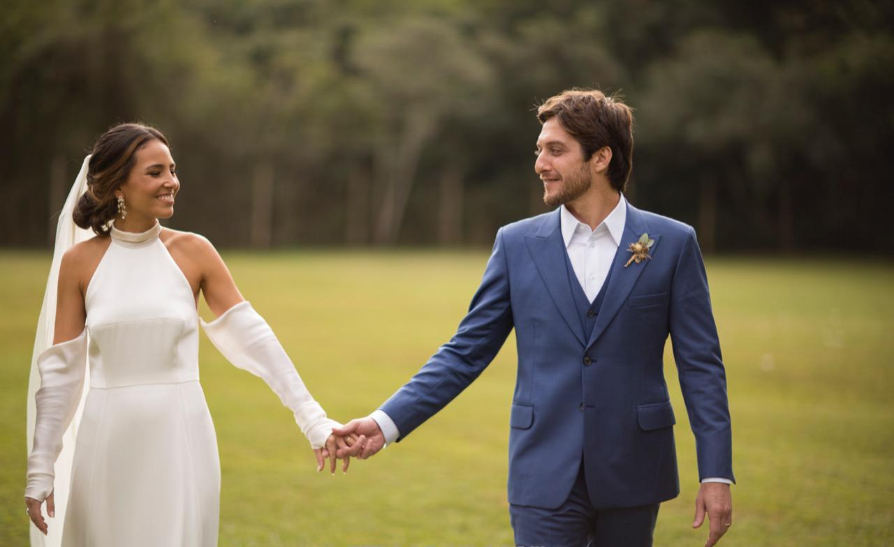 Os graciosos noivos Eduarda Brunelli e Felipe Leal Markusons