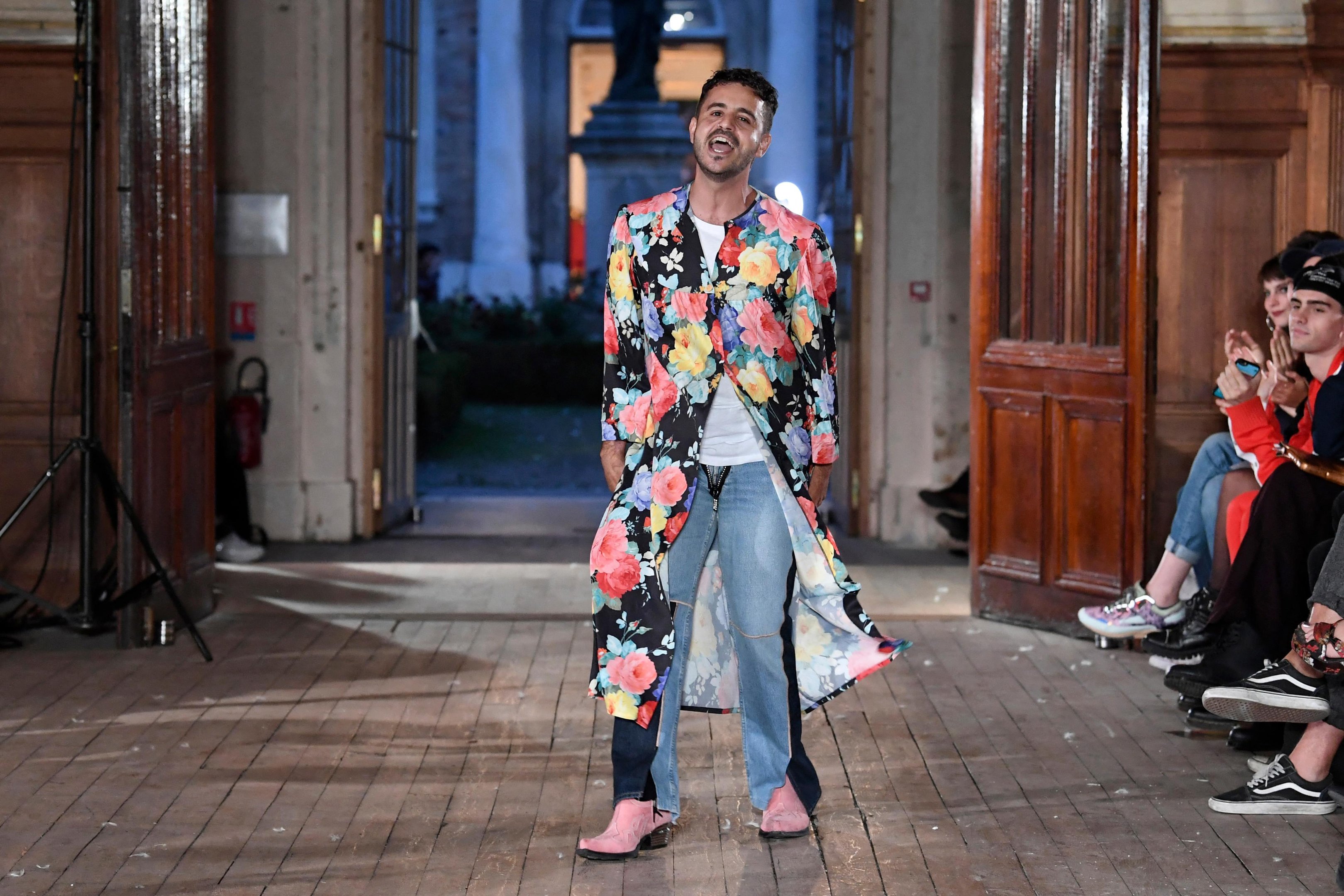 Francisco Terra organiza um dos raros desfiles em Paris durante a semana de moda