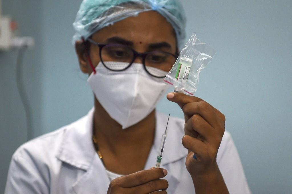 Durante o pico de Covid-19, em maio, a &Iacute;ndia chegou a registrar mais de 400 mil novos casos em um &uacute;nico dia